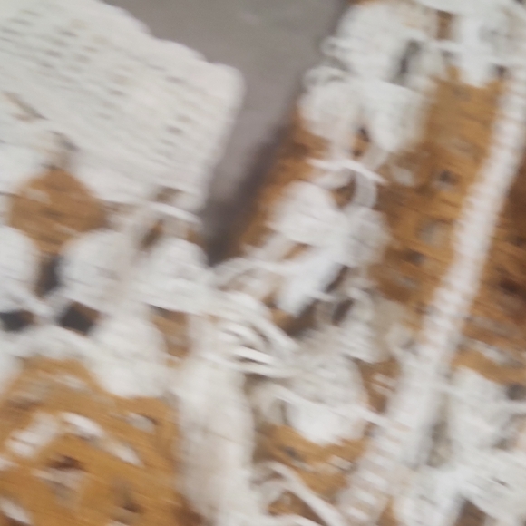 Crochet Floral Fringe Sawl Sweater - Picture 4 of 6